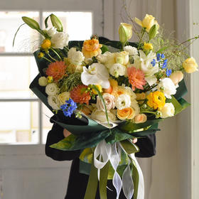 《春之画》大丽花奶油杯重瓣百合蝴蝶兰油画风花束