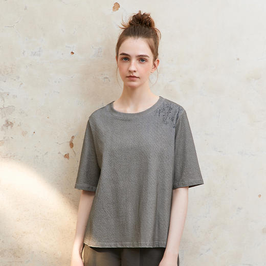 Famecoco复古双色蜡染全棉t恤女植物印花五分袖上衣FAC1BB005 商品图2