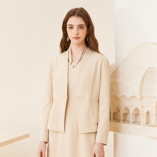 Famecoco无领修身收腰西装短款女士职业正装小西服FAC1AW006 商品图4