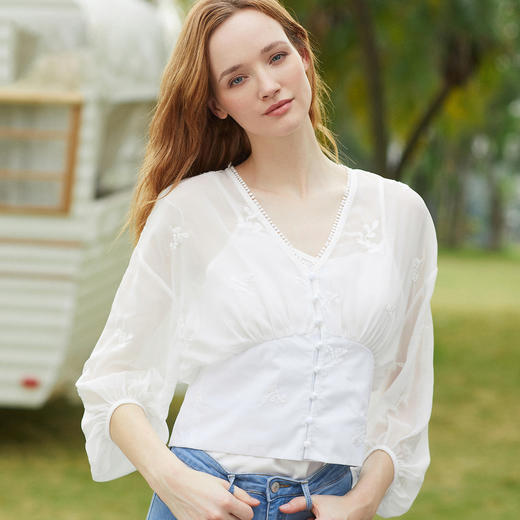 欧芮儿2019夏装新款白色V领蕾丝衫超仙女上衣甜美洋气质网纱小衫 商品图0