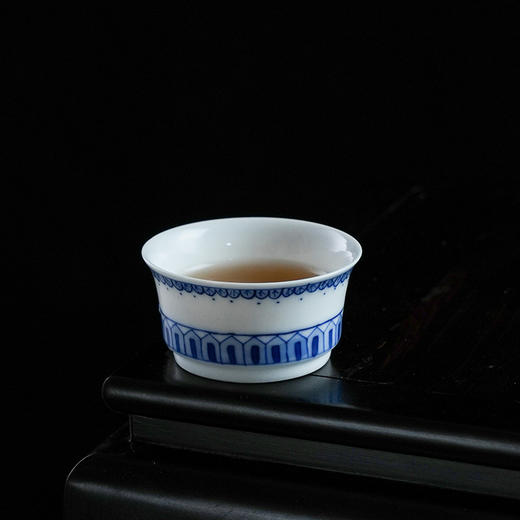 【特价】阶杯青花图案茶杯景德镇杯子单杯薄胎茶具主人杯陶瓷器品茗杯 商品图3
