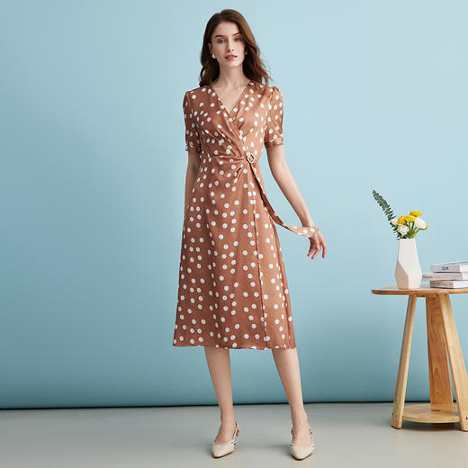 EITIE爱特爱浪漫法式复古波点V领围裹收腰连衣裙夏季新款B2407336 商品图4