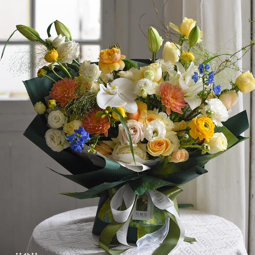 《春之画》大丽花奶油杯重瓣百合蝴蝶兰油画风花束 商品图3