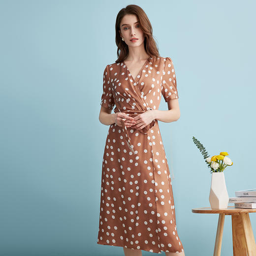 EITIE爱特爱浪漫法式复古波点V领围裹收腰连衣裙夏季新款B2407336 商品图1