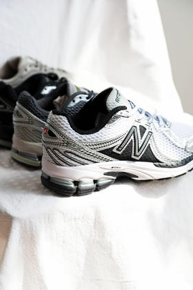 氛围感复古跑鞋，原盒出口。1999元一双の情侣软底跑步鞋A031268