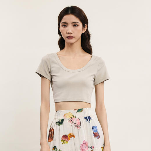 谜底短款紧身T恤女2024年夏新品时尚百搭大圆领超弹上衣242MT0716 商品图0