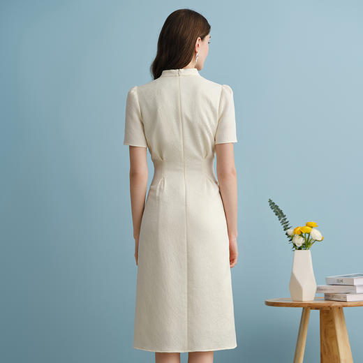 EITIE爱特爱新中式对襟珍珠盘扣收腰显瘦白色连衣裙夏季新款B2407306 商品图5