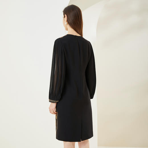 QE82A斯尔丽24新款春季轻奢风V领重工烫钻袖子压褶收腰显瘦气质连衣裙 商品图1