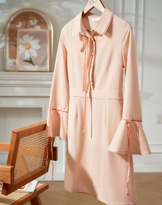 欧芮儿中长款连衣裙女春装2022新款收腰显瘦蝴蝶结系带喇叭袖裙子 商品图3