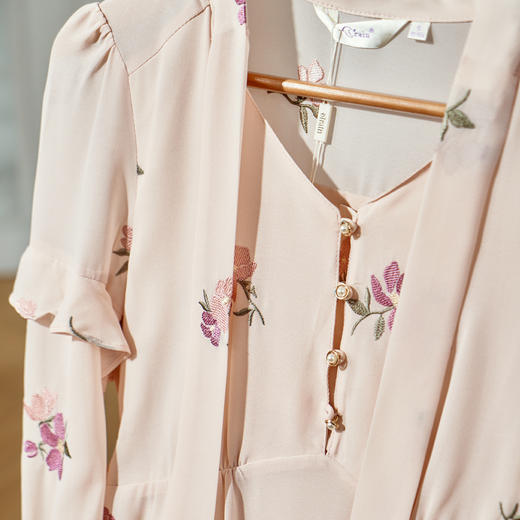 欧芮儿新款刺绣雪纺连衣裙女 修身长袖蝴蝶结中长款A字裙 商品图3