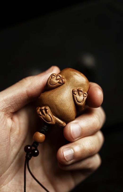 三足金蟾 °老山檀香手把件 商品图2