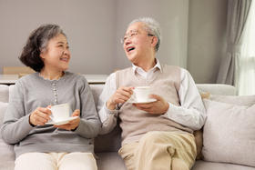 骆驼奶是中老年人补充营养，增强骨骼健康的首选乳制品！