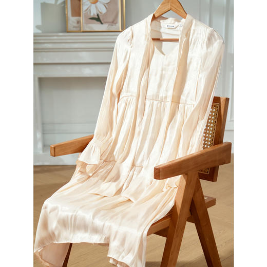 欧芮儿春新款长袖蝴蝶结V领连衣裙女中长款气质显瘦A字裙 商品图2