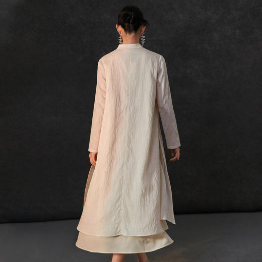 famecoco新中式立领肌理感过膝长裙女长袖文艺连衣裙FAC1FA038 商品图4