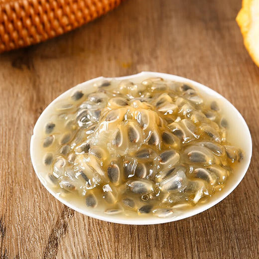 云南版纳热情果  清香怡人  满满VC    香甜多汁  外表金黄 果肉嫩滑  感受汁水在舌尖迸发的美妙滋味！ 商品图5