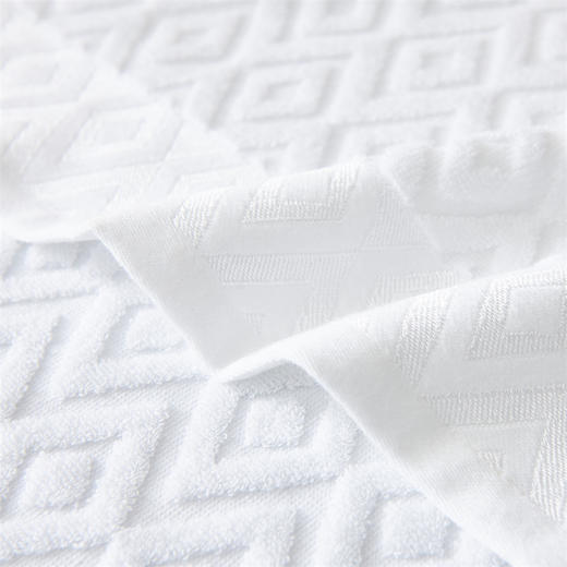 【睡眠管家】布什卫浴两件套 🔺刺绣断档+色织提花工艺​ ​  🔺100%新疆长绒棉，0.1秒极速锁水​  ​ 🔺A类母婴级亲肤标准，细腻·透气·舒适​ ​  ¥99到手1条毛巾+1条浴巾​ ​ 商品图3