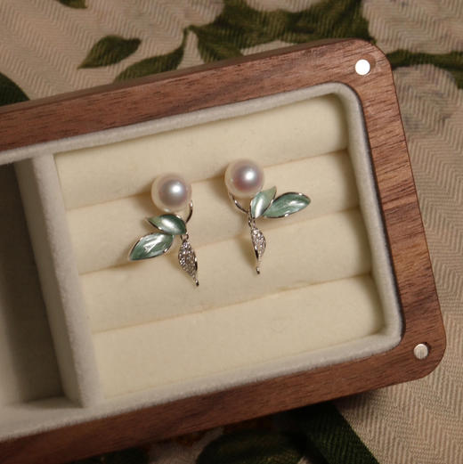 甄珠贝 古风 新茶 龙井季 中式风 专门为大家安排的很好搭配的复古中式 耳环7-8mm 正圆无暇珍珠耳钉 灵动精美 颜色好看 商品图5