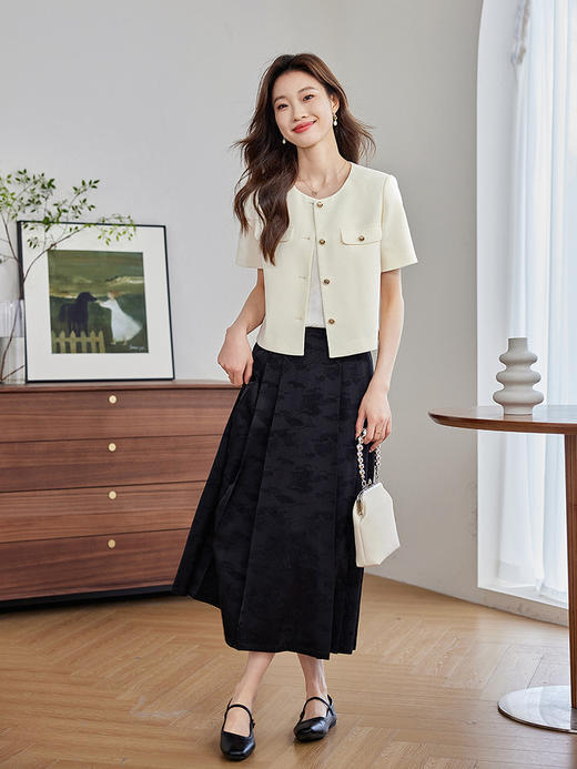 【专属特价】熙世界高级感白色小香风短外套2025夏新款女装正肩圆领短袖上衣 商品图2