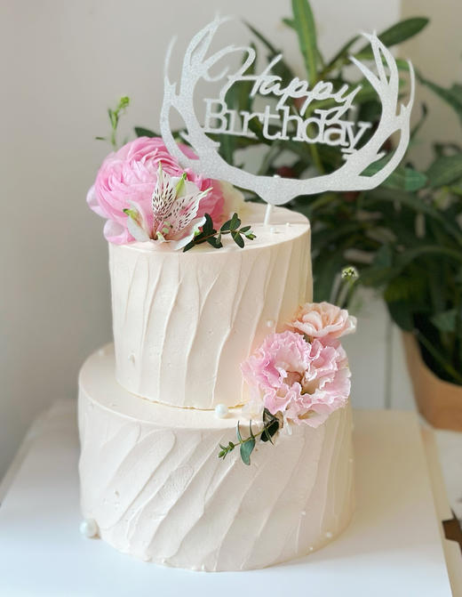 宫崎骏的夏天，迷你小双层的鲜花蛋糕，因鲜花购买季节不同，花材或有部分调整，可私信客服后下单，或留言告诉我们蛋糕主人年龄喜好，私人订制 商品图2