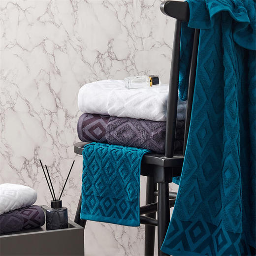 【睡眠管家】布什卫浴两件套 🔺刺绣断档+色织提花工艺​ ​  🔺100%新疆长绒棉，0.1秒极速锁水​  ​ 🔺A类母婴级亲肤标准，细腻·透气·舒适​ ​  ¥99到手1条毛巾+1条浴巾​ ​ 商品图1