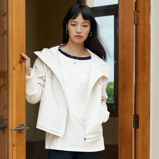 IN AND ON 防泼水磨砂质感短款连帽冲锋衣户外防风外套53527 商品图2