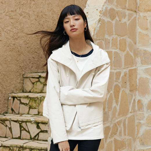 IN AND ON 防泼水磨砂质感短款连帽冲锋衣户外防风外套53527 商品图1