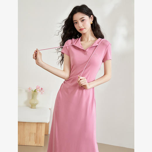 西遇连帽收腰长款连衣裙女新款抽褶针织小个子显瘦裙子V0050551 商品图2