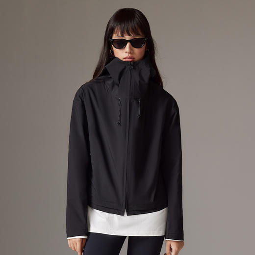 IN AND ON 防泼水磨砂质感短款连帽冲锋衣户外防风外套53527 商品图4