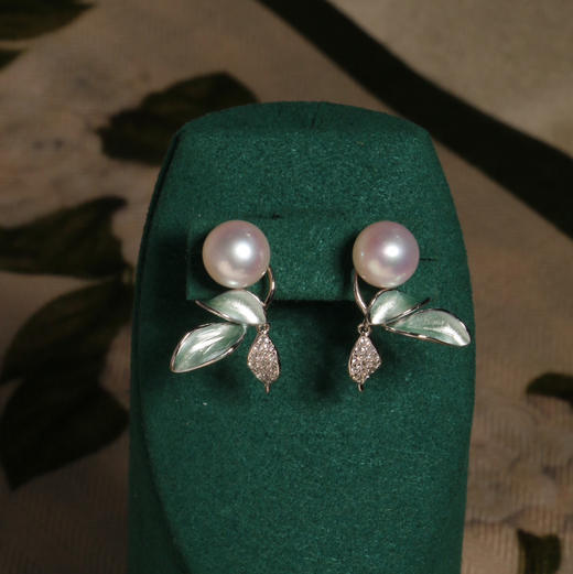 甄珠贝 古风 新茶 龙井季 中式风 专门为大家安排的很好搭配的复古中式 耳环7-8mm 正圆无暇珍珠耳钉 灵动精美 颜色好看 商品图0