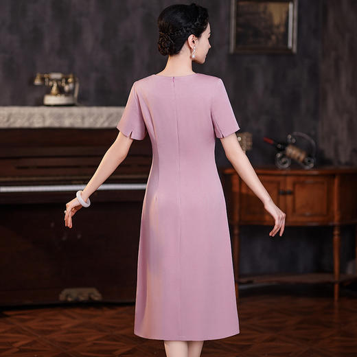 Q63862024初夏新款浅粉色时尚洋气妈妈宴会礼服裙年轻喜婆婆大码连衣裙 商品图3