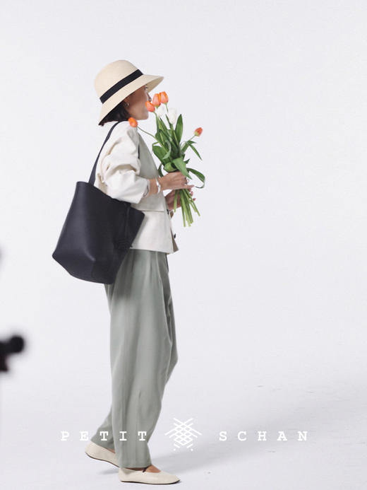 PETIT SCHAN小闪 BAG#005 Beyond deion 不可方物 精选头层牛皮托特水桶包 商品图1