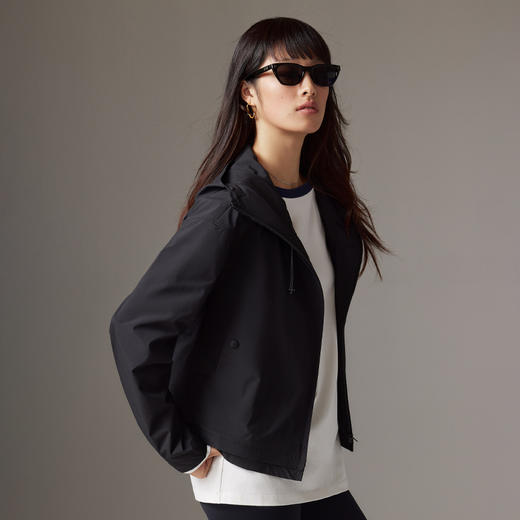 IN AND ON 防泼水磨砂质感短款连帽冲锋衣户外防风外套53527 商品图3