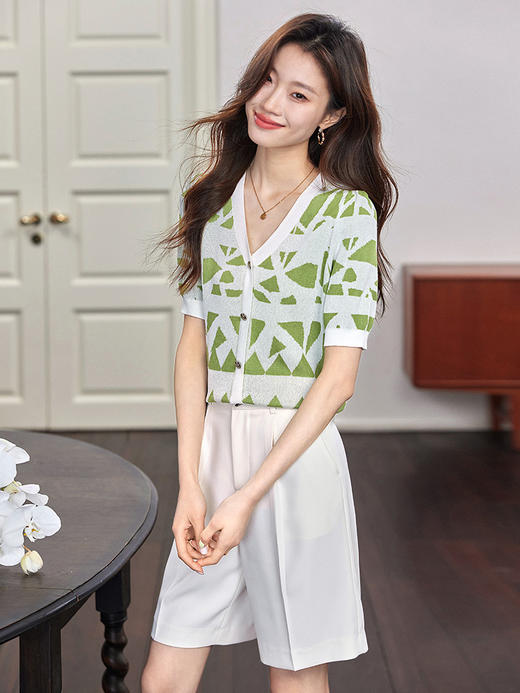 【专属特价】熙世界法式格纹提花针织衫女薄款夏季泡泡短袖V领上衣2025新款 商品图2