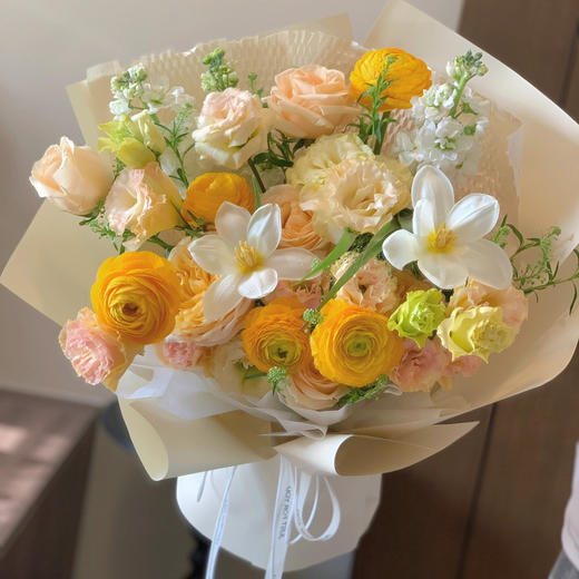 《春之歌》郁金香洋牡丹奶黄色花束 商品图1
