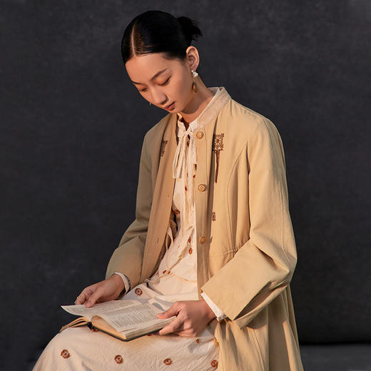 famecoco新中式立领国风刺绣全棉长风衣女设计感外套FAC1AT003 商品图0