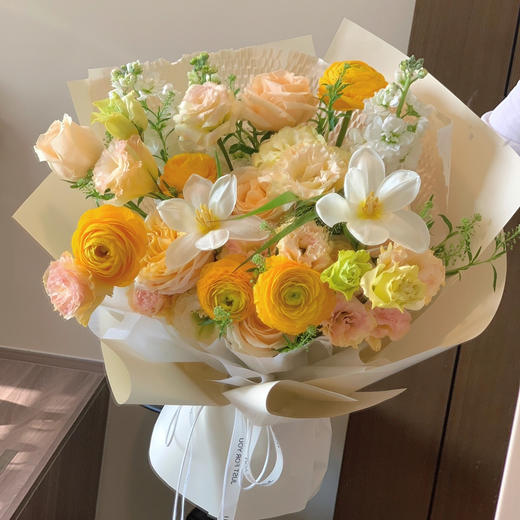 《春之歌》郁金香洋牡丹奶黄色花束 商品图2