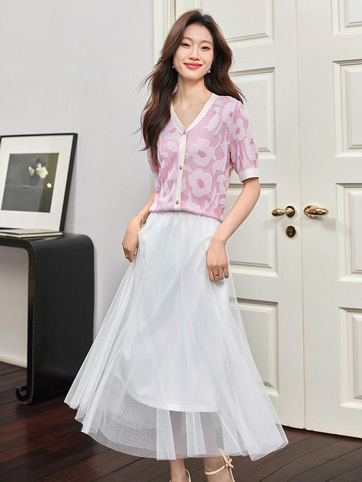 【专属特价】熙世界甜美小香风提花V领水漾花影针织衫女薄款短袖冰丝上衣2025夏新款 商品图2