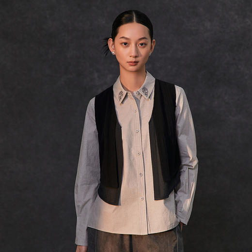 Famecoco范可儿假两件短款叠穿马夹女士复古开衫马甲FAC1CA004 商品图4