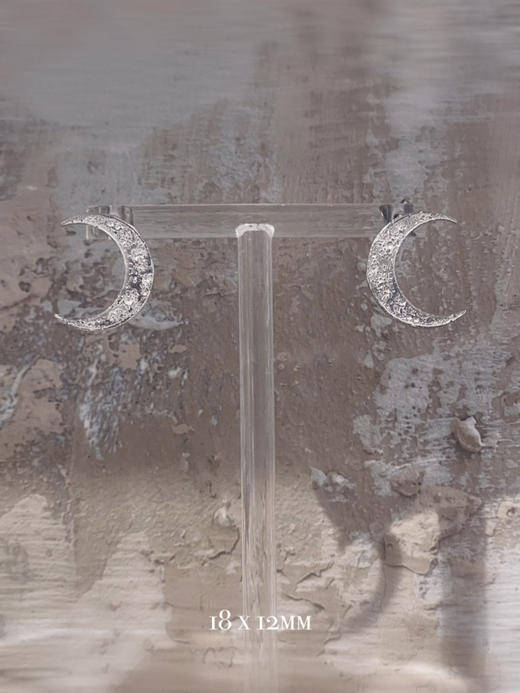 momoko｜18x14mm Crescent Moon Studs [耳钉 3色可选] 商品图0