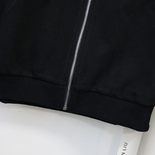 VIVIAN LIU薇薇安刘R2417305春女装新款翻领门襟拉锁罗纹底摆上衣 商品图4