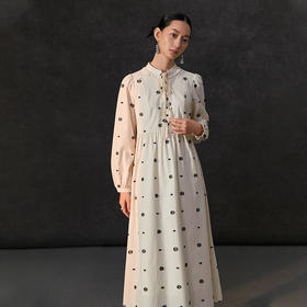 Famecoco复古浪漫绣花立领长裙女款长袖高腰连衣裙FAC1FA040