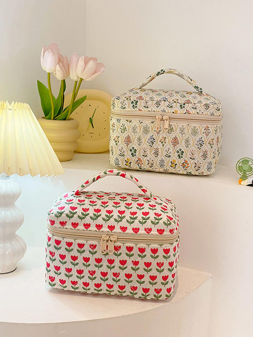 新款高颜值网红化妆包，大容量便携收纳，学生午餐保温袋！萌趣碎花配上简约设计，每天喜欢你！ 商品图5