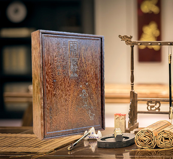 极具收藏价值  《花甲蒙童》木制盒，内有50后语文课本共10本【钟书阁专场满300赠品】