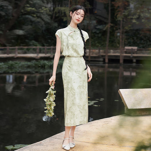 西遇国风收腰印花提花连衣裙女新款旗袍领褶皱开叉裙子D0640372 商品图1