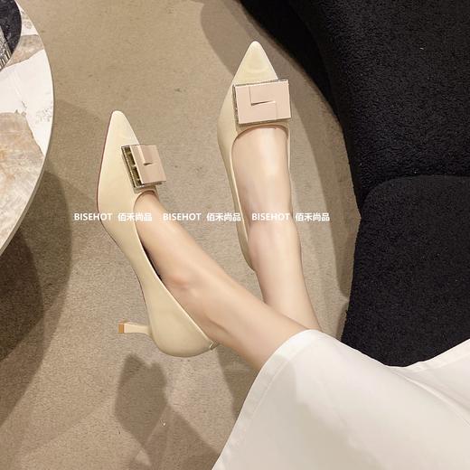 新品细跟女人味十足特殊材质时尚单鞋909B41544（W） 商品图4