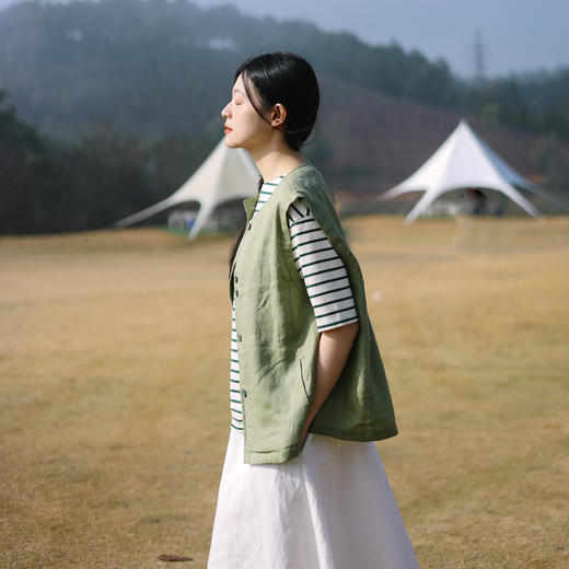 绽放145朵/青苔绿色A版廓形圆领无袖撞色锁眼原创设计感百搭马甲 商品图0