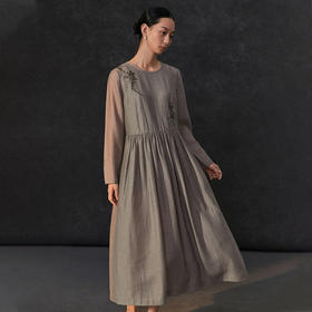 Famecoco新中式手工绣花连衣裙女士圆领宽松长袖长裙FAC1FA033