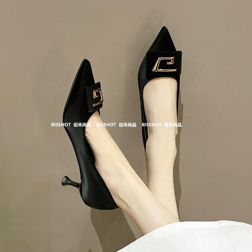 新品细跟女人味十足特殊材质时尚单鞋909B41543（W） 商品图5