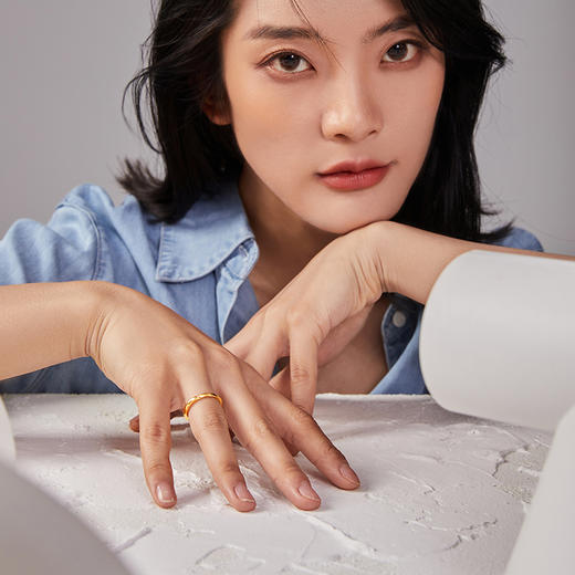 周六福黄金5D戒指女足金计价硬金莫比乌斯环素戒对戒送女友礼物 商品图4