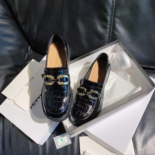 5.5cm粗跟软漆牛皮乐福鞋！纪华菲 JHF.超软漆牛皮粗跟5.5cm中跟乐福鞋2589【现场砍价】 商品图1